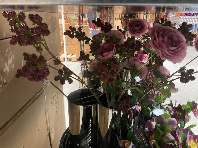 Silka en emerald kunstbloemen op vazen - afbeelding 5 van  6