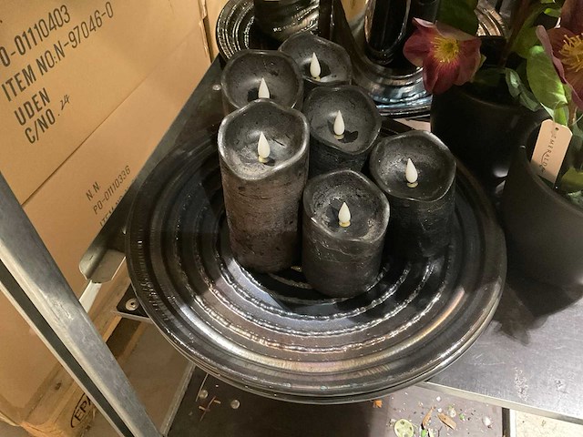 Silka en emerald kunstbloemen op vazen - afbeelding 6 van  6