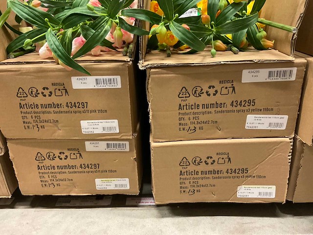 Silka en emerald kunstbloemen - afbeelding 3 van  14