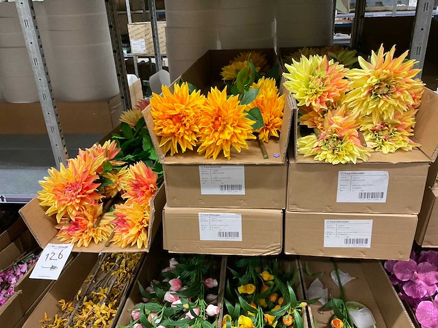 Silka en emerald kunstbloemen - afbeelding 9 van  14