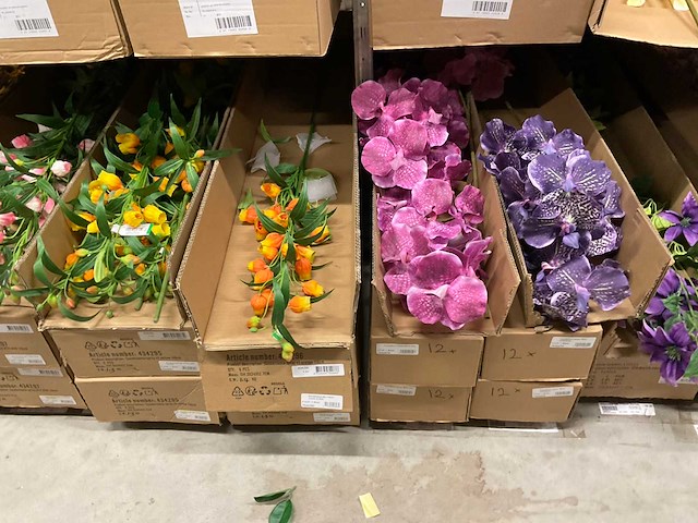 Silka en emerald kunstbloemen - afbeelding 11 van  14