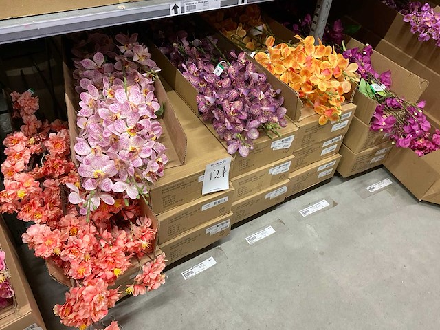 Silka en emerald kunstbloemen - afbeelding 2 van  13