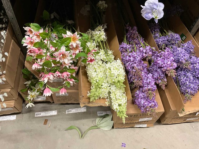 Silka en emerald kunstbloemen - afbeelding 9 van  21