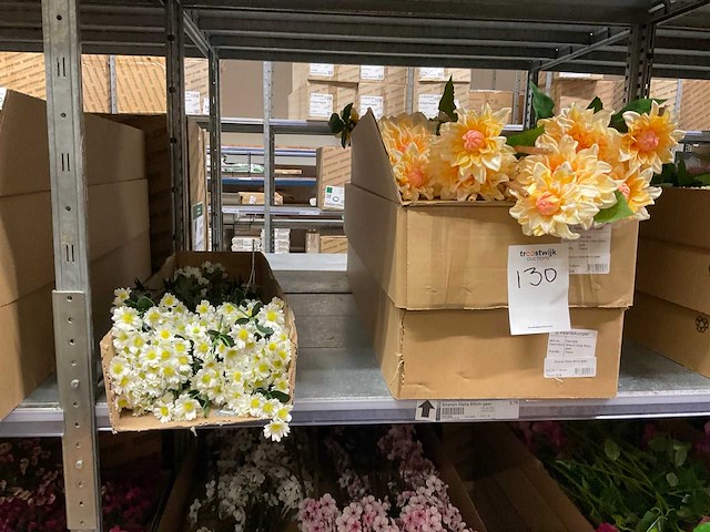 Silka en emerald kunstbloemen - afbeelding 7 van  20