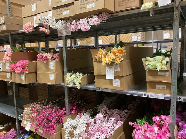 Silka en emerald kunstbloemen - afbeelding 12 van  20