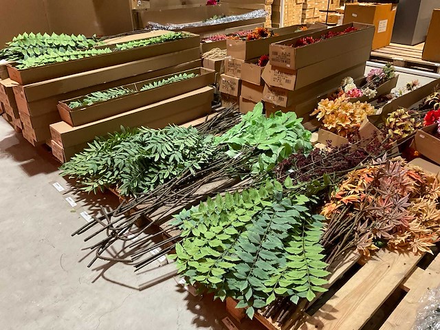 Silka en emerald kunstbloemen - afbeelding 1 van  6