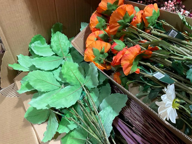 Silka en emerald kunstbloemen - afbeelding 2 van  7