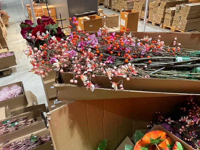 Silka en emerald kunstbloemen - afbeelding 3 van  7