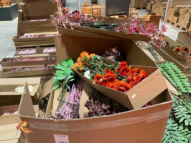 Silka en emerald kunstbloemen - afbeelding 6 van  7