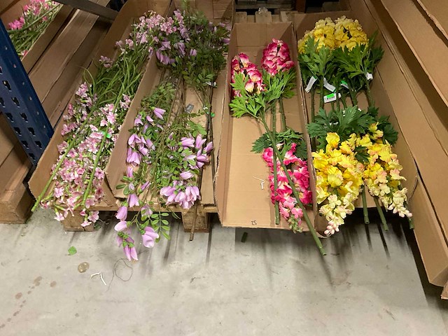 Silka en emerald kunstbloemen - afbeelding 3 van  11