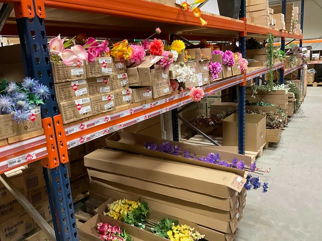 Silka en emerald kunstbloemen - afbeelding 4 van  11