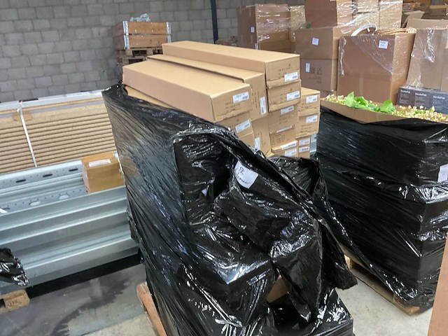 Silka en emerald partij kunstbloemen - afbeelding 2 van  10