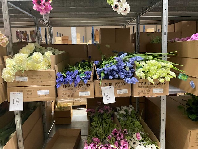 Silke en art kunstbloemen - afbeelding 1 van  9