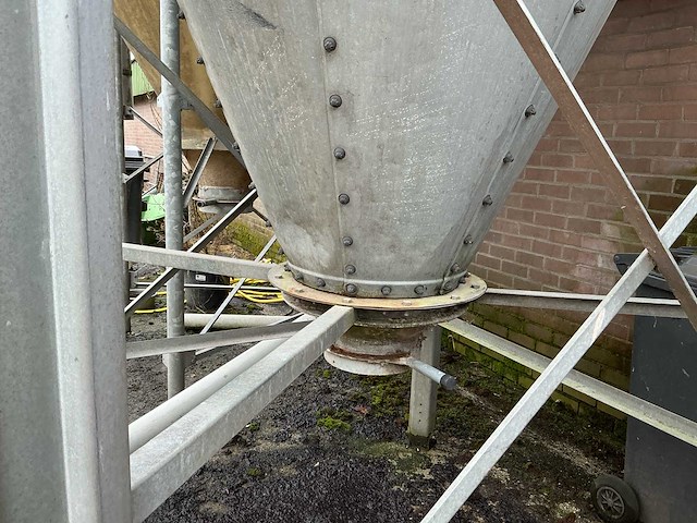 Silo - afbeelding 9 van  9