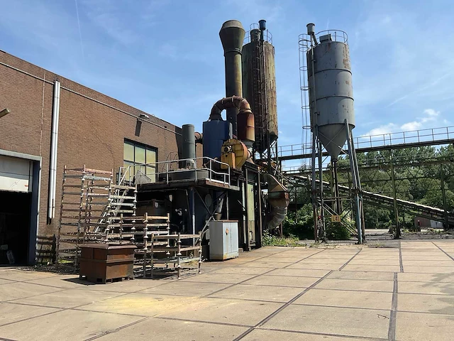 Silo - afbeelding 2 van  7