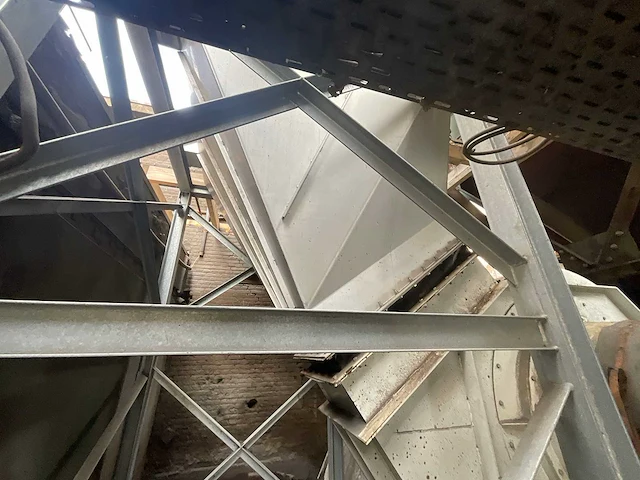 Silo - afbeelding 3 van  23