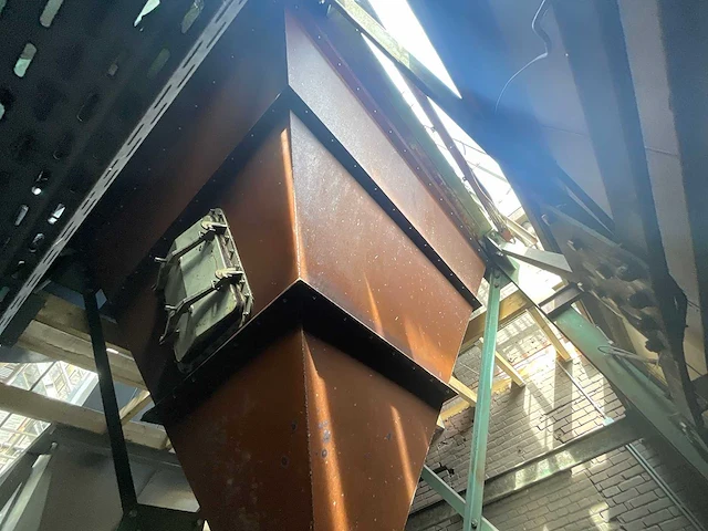Silo - afbeelding 6 van  23