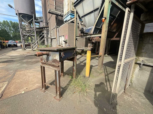 Silo - afbeelding 10 van  23