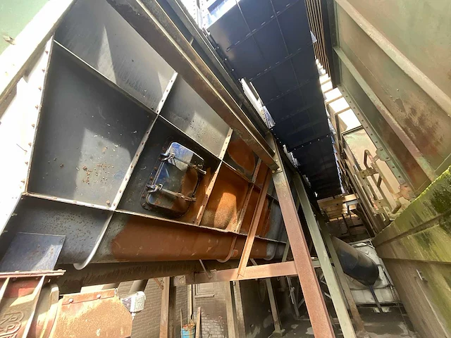 Silo - afbeelding 21 van  23