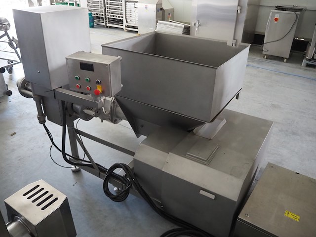 Simo - afbeelding 12 van  17