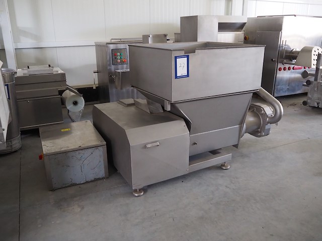 Simo - afbeelding 1 van  17