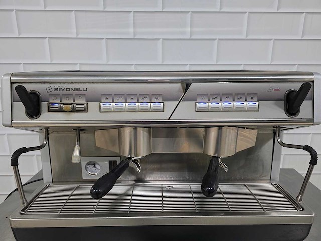 Simonelli - nuova - 2 groeps -rvs- espressomachine - afbeelding 1 van  9