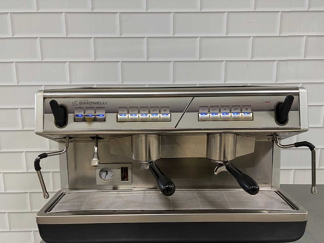Simonelli - nuova-appia -rvs- espressomachine - afbeelding 1 van  5