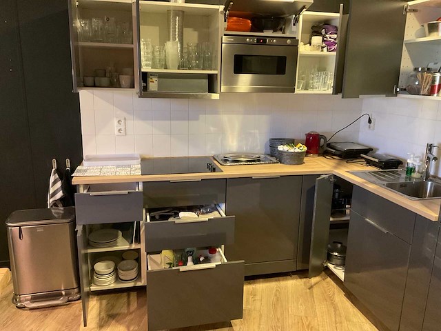 Simple human, kenwood divers kantine gerei - afbeelding 1 van  22