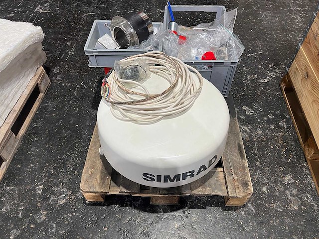Simrad radar en bootonderdelen - afbeelding 1 van  2
