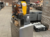 Sinaasappelpers compleet met onderstel en 3x press kits, zumex, speed self service, 2013 - afbeelding 6 van  10