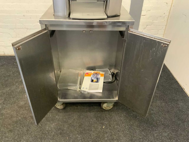 Sinaasappelpers machine - afbeelding 5 van  16