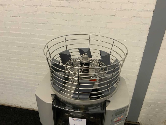 Sinaasappelpers machine - afbeelding 15 van  16