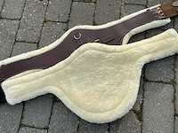 Singel leder met buiklap schapenvacht paarden (2x) - afbeelding 6 van  6