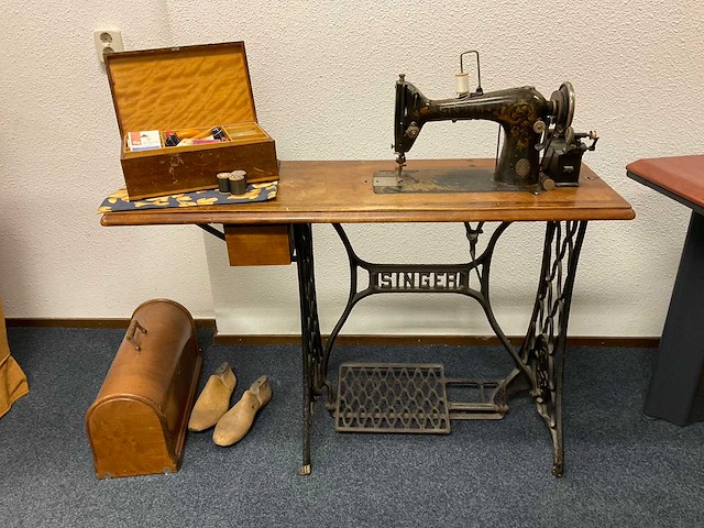 Singer 15 nostalgische naaimachine - afbeelding 1 van  8