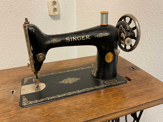 Singer 66 nostalgische naaimachine - afbeelding 2 van  6