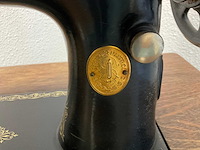 Singer 66 nostalgische naaimachine - afbeelding 4 van  6