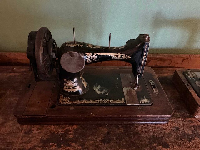 Singer naaimachine (2x) - afbeelding 3 van  6