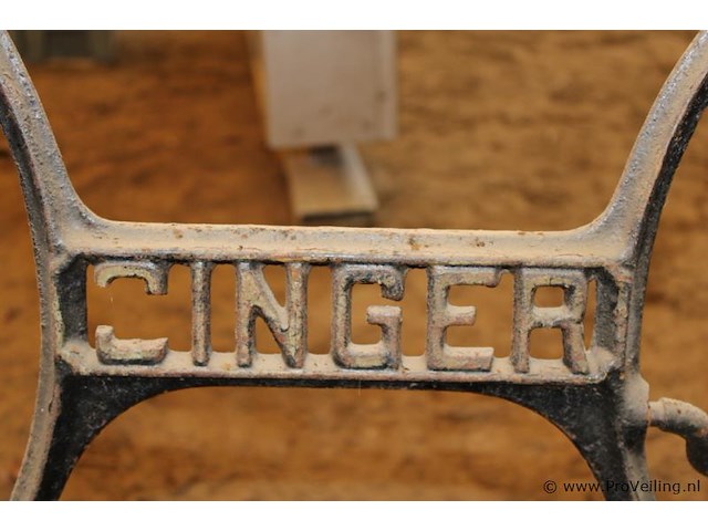 Singer naaimachine onderstel - afbeelding 2 van  4