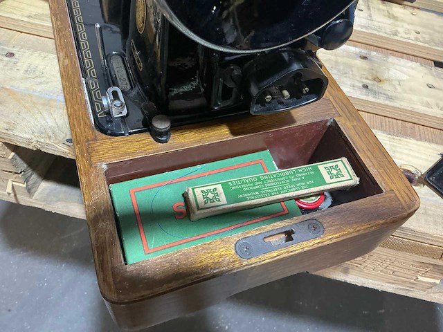 Singer naaimachine - afbeelding 10 van  11