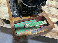 Singer naaimachine - afbeelding 10 van  11