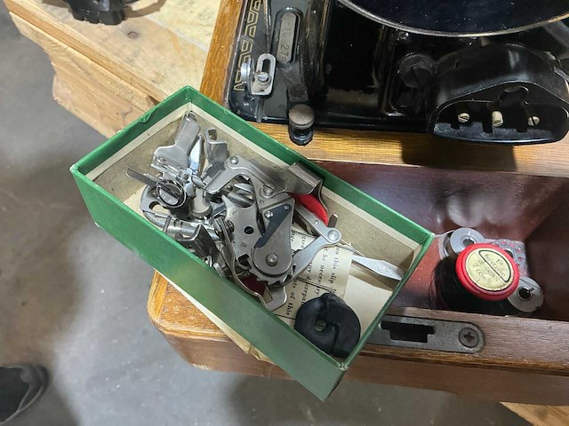 Singer naaimachine - afbeelding 11 van  11