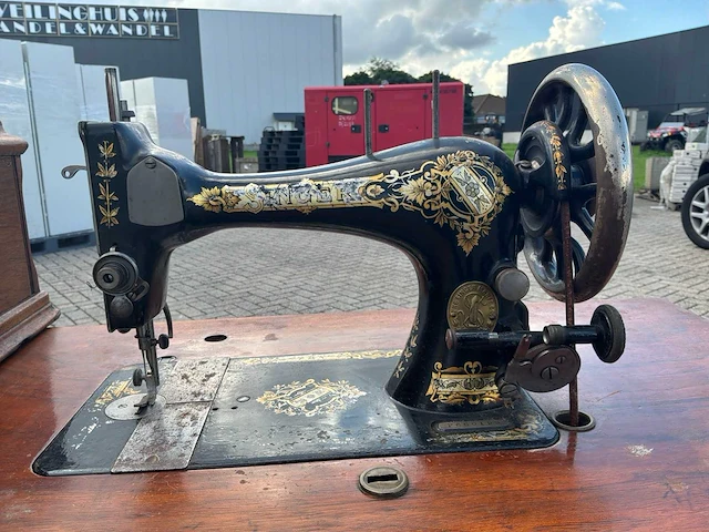 Singer naaimachine - afbeelding 11 van  14