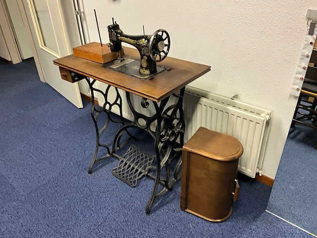 Singer nostalgische naaimachine - afbeelding 2 van  9