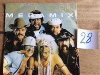 Single village people - afbeelding 1 van  2
