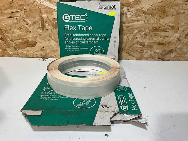 Siniat staal versterkt hoektape (2x) - afbeelding 1 van  3