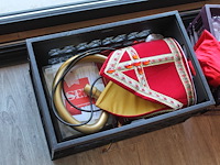 Sinterklaas- en pietenpak in 2 kratten. - afbeelding 2 van  3