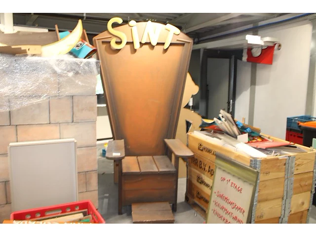 Sinterklaasstoel grootformaat. hoogte ca. 225 cm - afbeelding 1 van  2