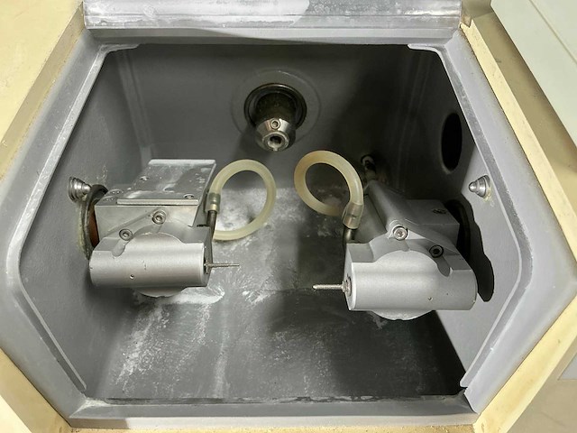 Sirona - cerec 3 - freesmachine - afbeelding 12 van  12