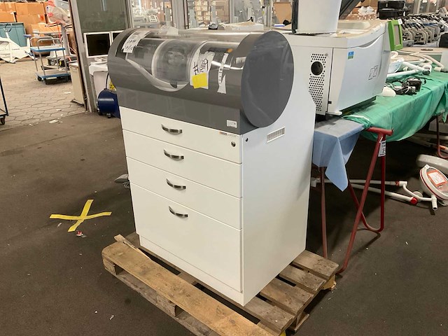 Sirona kappler cerec mc xl dentale freesmachine - afbeelding 3 van  9
