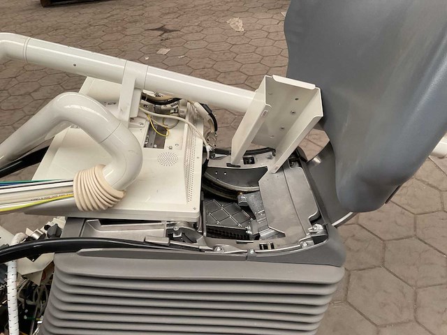 Sirona tandartsstoel - afbeelding 8 van  9